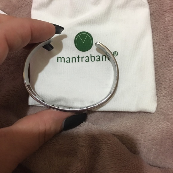 MANTRABAND | “believe” statement bracelet-silver - Picture 5 of 6